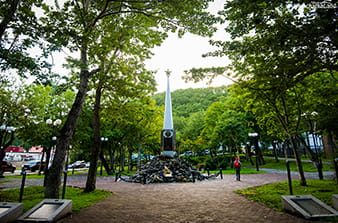 a monument to the Soviet Army Warriors