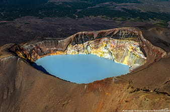 Maly Semyachik volcano flight