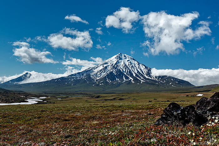 trails from the Klyuchi north..